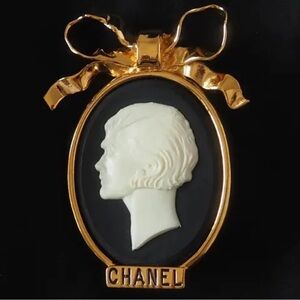 CHANEL COCO Vintage Cameo Brooch Gold Plated Black